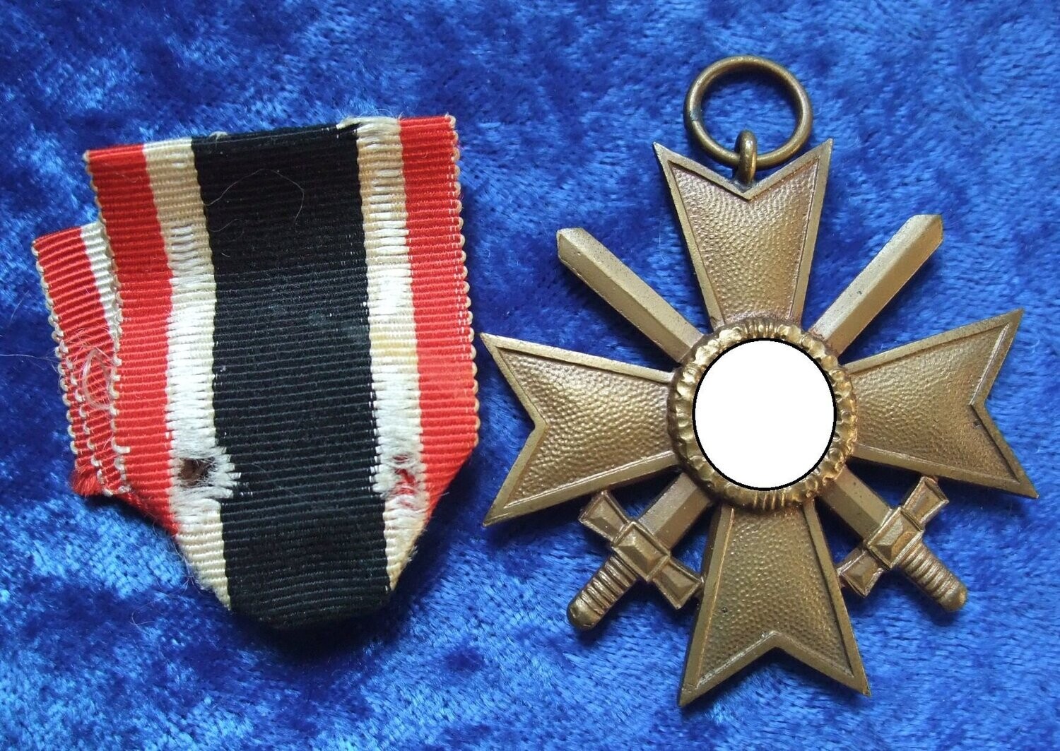 Kriegsverdienstkreuz KVK 2. Klasse mit Schwertern Hersteller 16 für die Firma Alois Rettenmaier Schwäbisch Gmünd