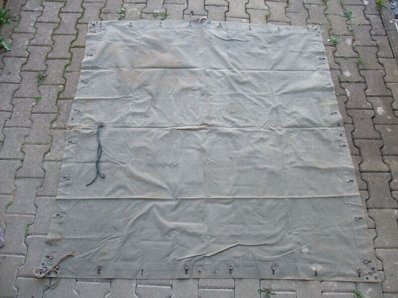 1. Weltkrieg Zeltbahn feldgrau mit Stempeln, weiterverwendet bei der Reichswehr, Maße ca. 158 x 156 cm.