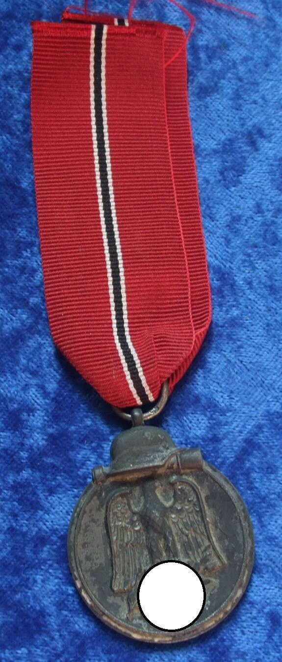 Wehrmacht: Medaille Winterschlacht im Osten, Ostmedaille, mit Hersteller 55 für die Firma J.E. Hammer & Söhne, Geringswalde.