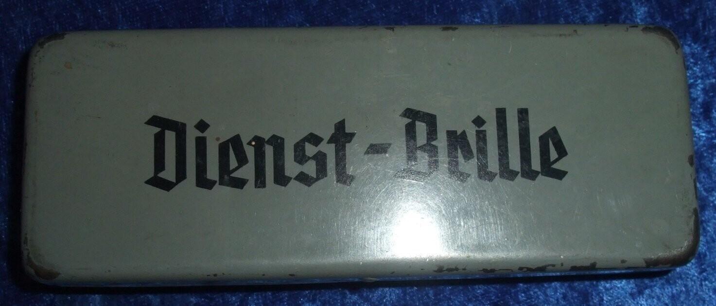 Wehrmacht: Dienstbrille im Etui, Artillerie Regiment 53, Ansbach.