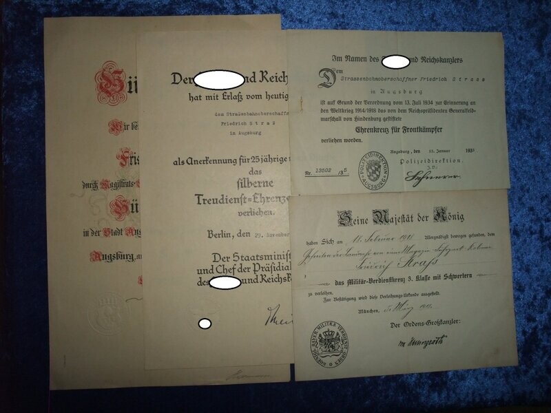 Urkundennachlass Straß: Bürgerbrief Augsburg 1917, MVK 3. Klasse mit Schwertern 1918, Ehrenkreuz für Frontkämpfer 1935 und Treuedienst Ehrenzeichen 1938 als Straßenbahnoberschaffner Urkundennachlass Straß: Bürgerbrief Augsburg 1917, MVK 3. Klasse mit Schwertern 1918, Ehrenkreuz für Frontkämpfer 1935 und Treuedienst Ehrenzeichen 1938 als Straßenbahnoberschaffner