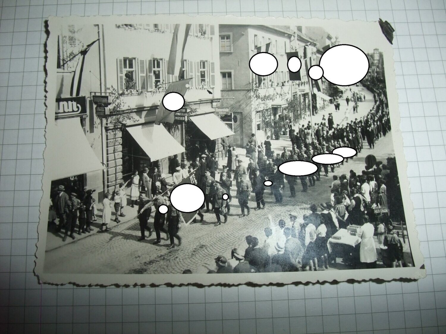 O192, Foto Partei DAF Parade Fahnen