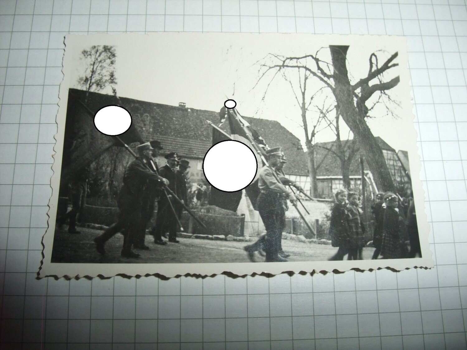 O191, Foto Partei DAF Parade Fahnen