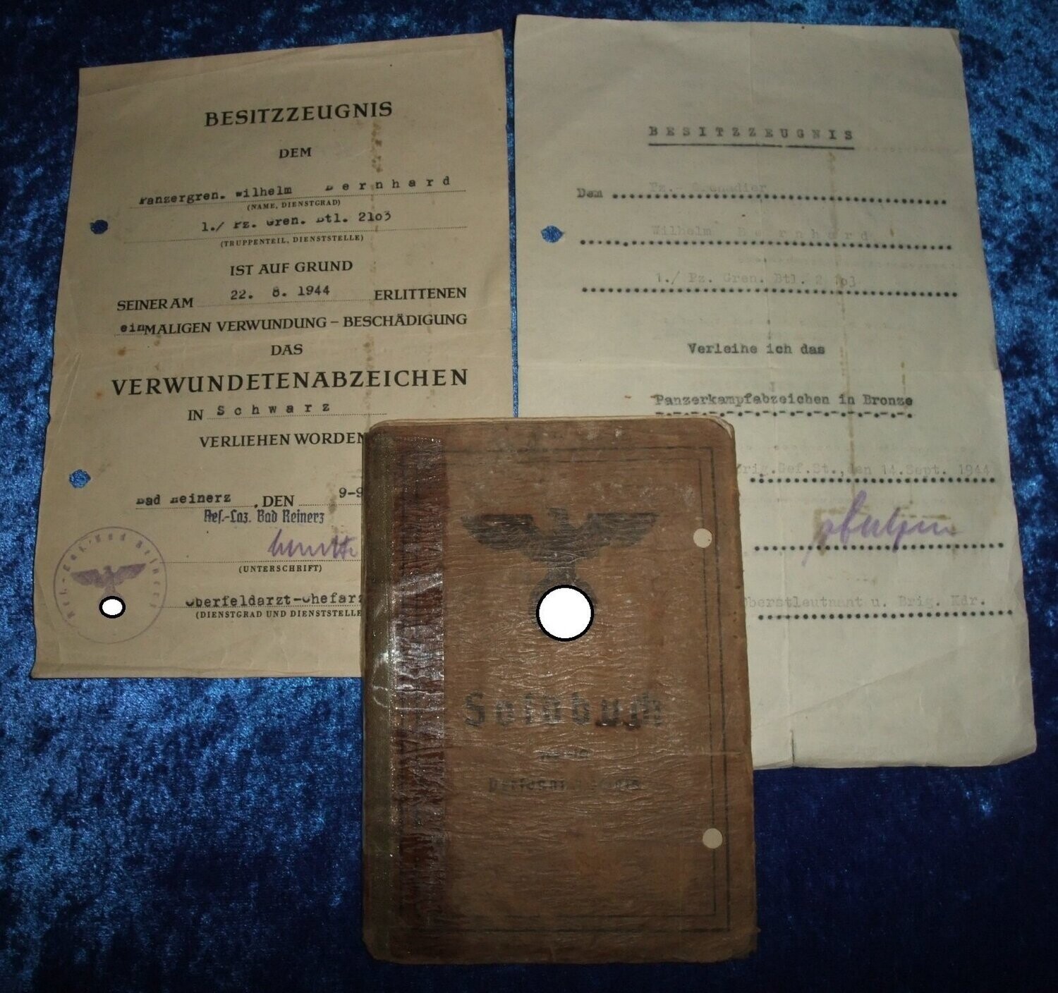 Wehrmacht Nachlass Panzergrenadier-Bataillon 2103 Endkampf. Soldbuch, Urkunden zum VWA schwarz und PKA bronze.