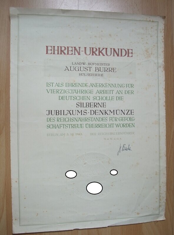 Reichsnährstand: Großformatige Ehrenurkunde für die silberne Jubiläums-Denkmünze des Reichsnährstandes mit Originalunterschrift Herbert Friedrich Wilhelm Backe. Reichsnährstand: Großformatige Ehrenurkunde für die silberne Jubiläums-Denkmünze des Reichsnährstandes mit Originalunterschrift Herbert Friedrich Wilhelm Backe.
