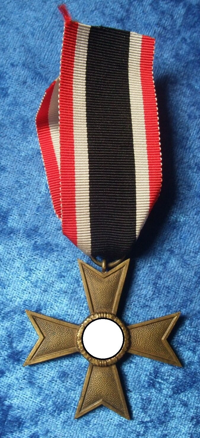 Kriegsverdienstkreuz KVK 2. Klasse ohne Schwerter in Buntmetall.