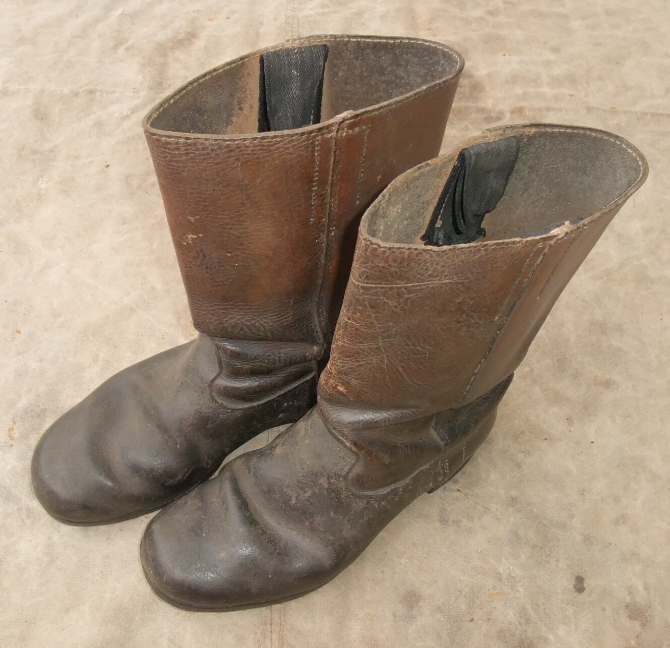 Deutsches Reich: 1. Weltkrieg 1 Paar Stiefel für Mannschaften mit Seitennaht, braunes Leder, Sohle mit Benagelung.