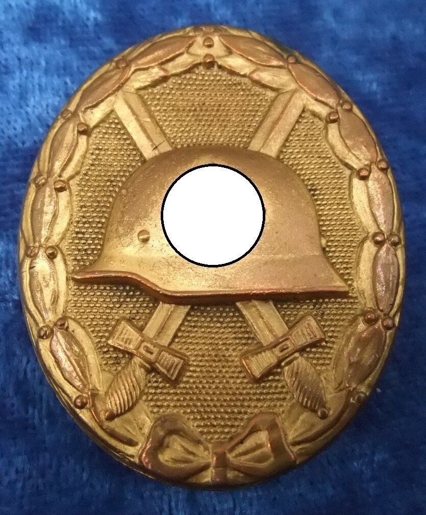 Verwundetenabzeichen in Gold, Buntmetall vergoldet, unmarkiertes Stück des Herstellers 30, Hauptmünzamt Wien.
