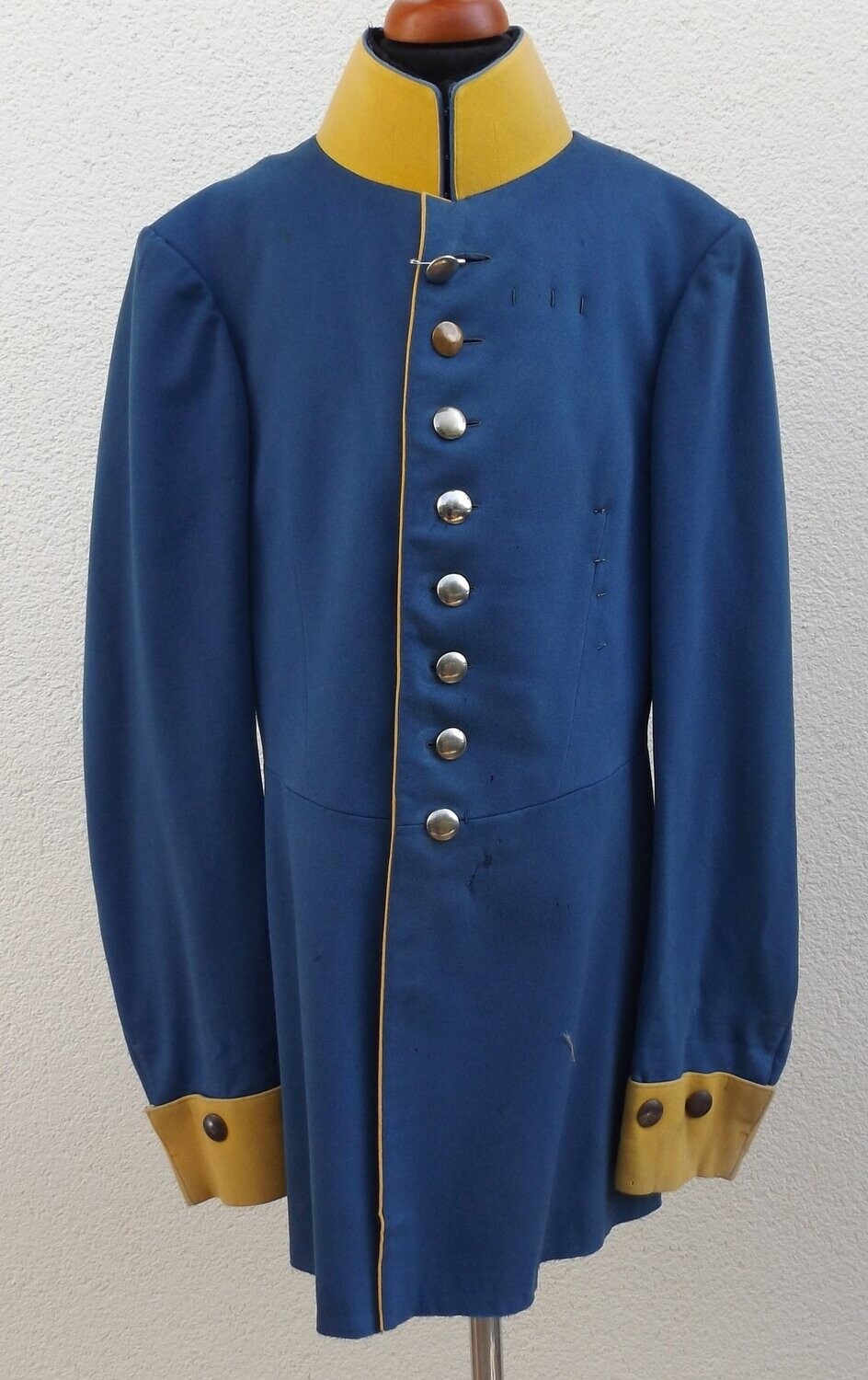 Württemberg: Waffenrock für einen Offizier im Dragoner-Regiment „König“ (2. württembergisches) Nr. 26,  Stuttgart - Cannstatt, mit vielen Ordensschlaufen.