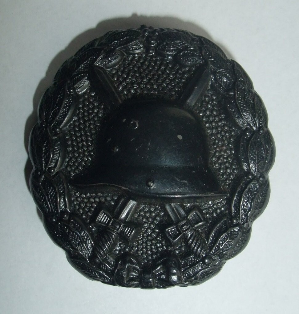 Verwundetenabzeichen 1914 schwarz, gestempelt "D.R.G.M.".