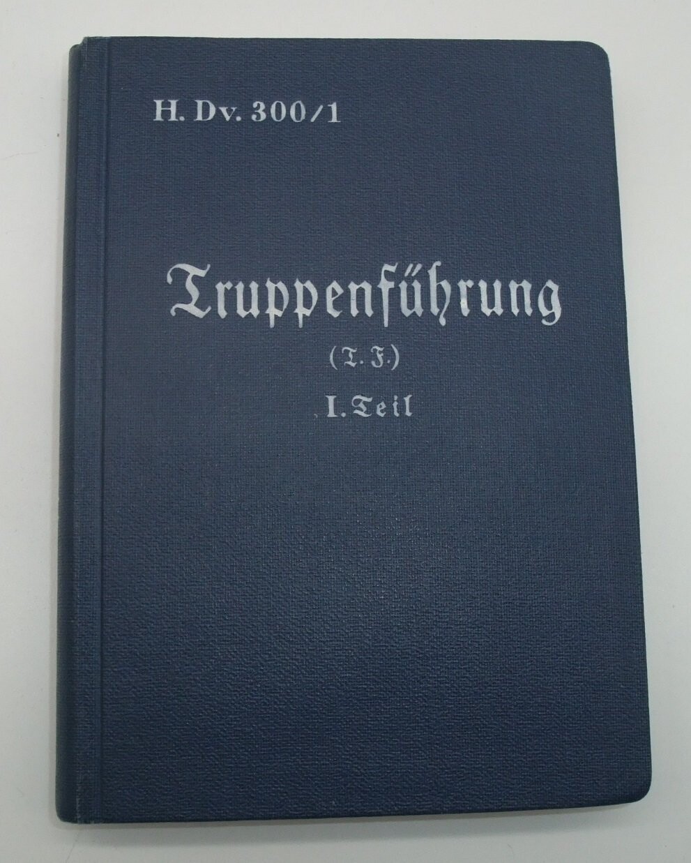 Buch: Wehrmacht Dienstvorschrift H.Dv. 300/1 "Truppenführung", Berlin 1936.