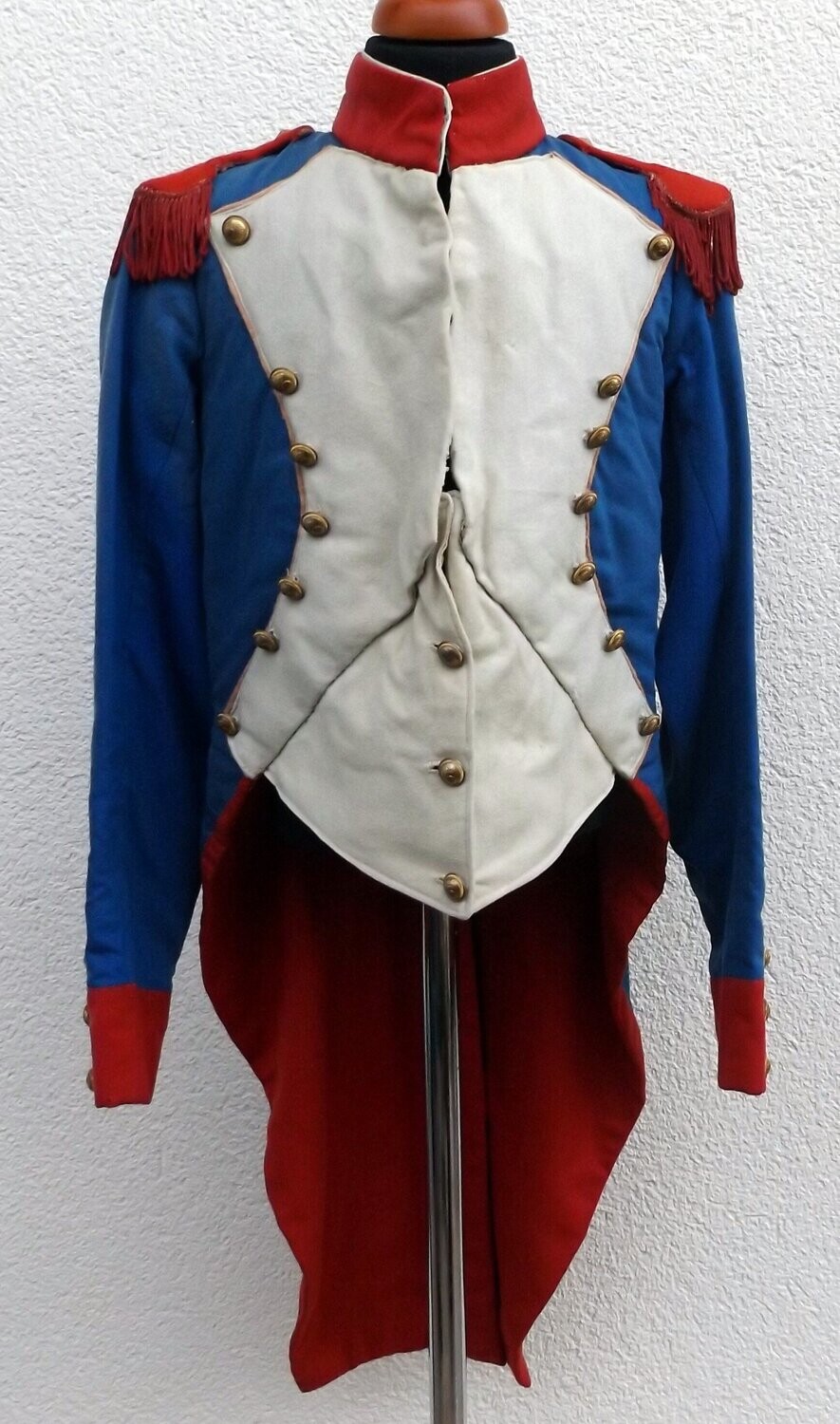 Frankreich: Kinderuniform für Grenadiere im Stile um 1812. Aufwendig gefertigte Kinderuniform aus weiß-blau-rotem tuch, mit epauletten und vergoldeten Granaten-Knöpfen.