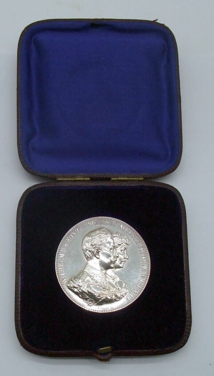 Preussen: Ehejubiläums-Medaille zur goldenen Hochzeit Kaiser Wilhelms II. und Augusta Victorias 1888, im Etui.