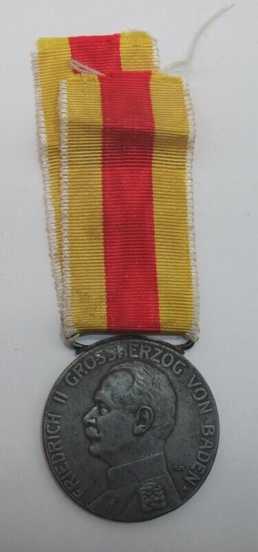 Baden: Silberne Verdienstmedaille Friedrich II., mit Herstellerpunze und Band.