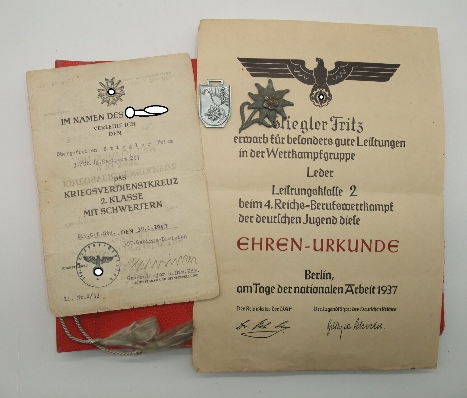 Wehrmacht: Nachlass Gebirgsjäger-Regiment 297,  seltenes Erinnerungsabzeichen der Gebirgs Sanitäts Kompanie 2/54 (mot.), 2 Urkunden und Fotoalbum mit 170 Fotos, Italien 1944/45.