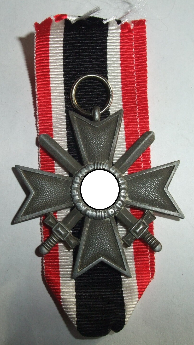 Kriegsverdienstkreuz KVK 2. Klasse mit Schwertern.