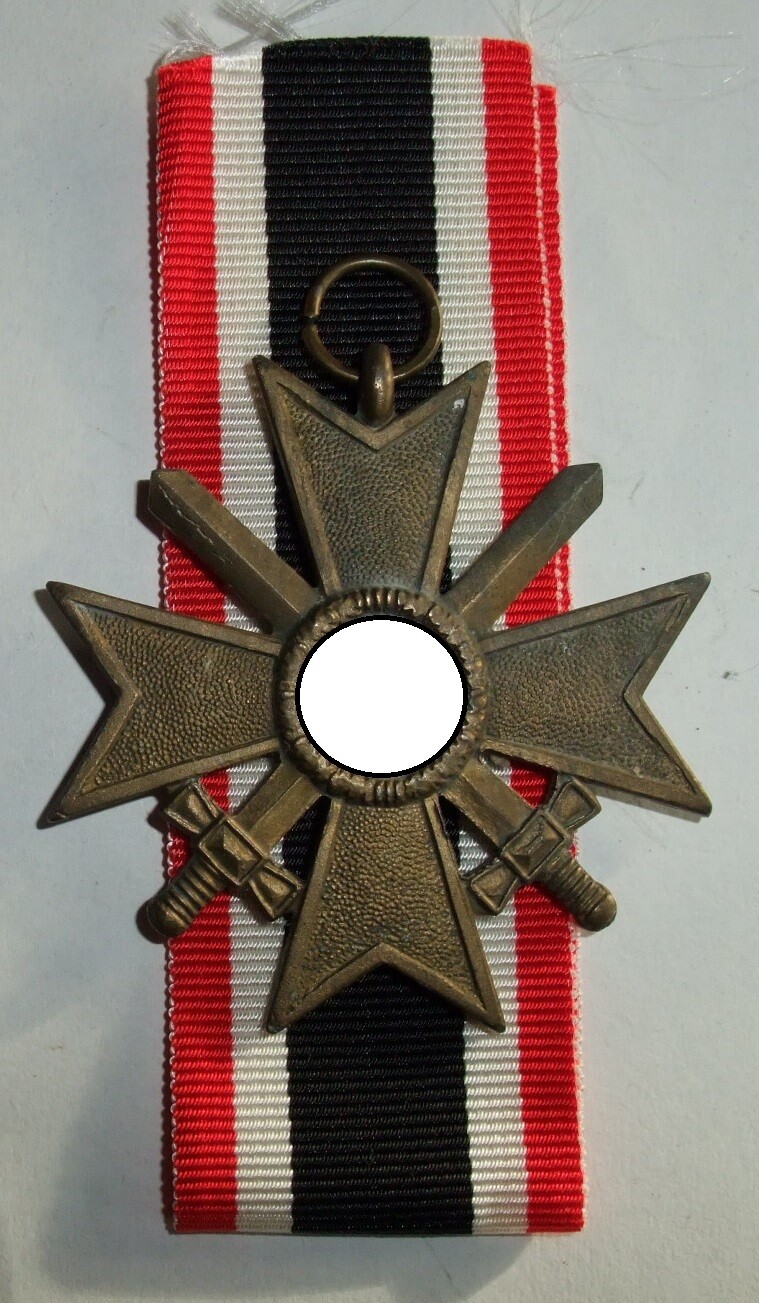 Kriegsverdienstkreuz KVK 2. Klasse mit Schwertern.