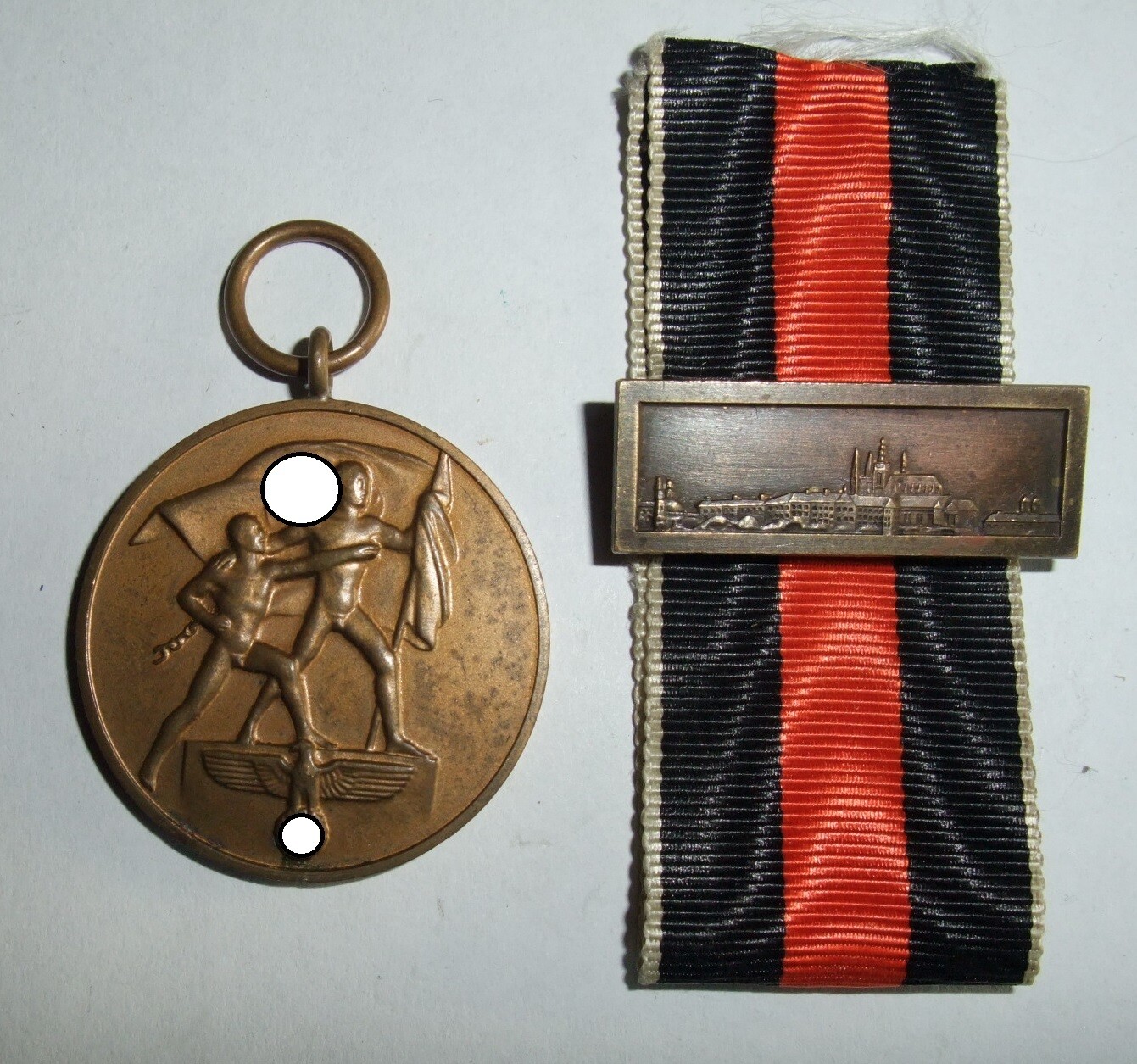 Wehrmacht: Medaille zur Erinnerung an den 1. Oktober 1938 Anschluss Sudetenland, mit Spange Prager Burg.