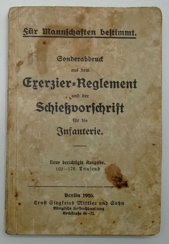 Buch: "Sonderabdruck aus dem Exerzier-Reglement und der Schießvorschrift für die Infanterie", Berlin 1916, mit Eintrag des Besitzers "gekauft in Münsingen d. 26. September 1917".