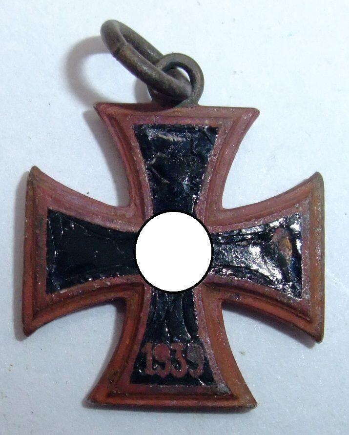 Eisernes Kreuz 2. Klasse 1939, Miniatur am Bandring, emaillierter Kern, mit Band - selten!