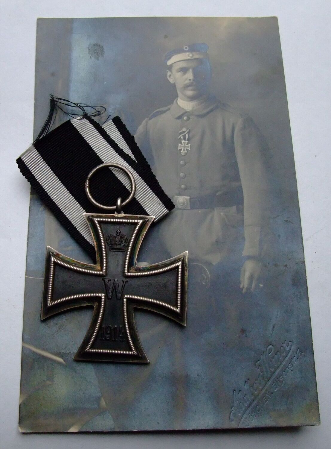 Eisernes Kreuz 2. Klasse EK2 1914, Hersteller KO, mit Trägerfoto.