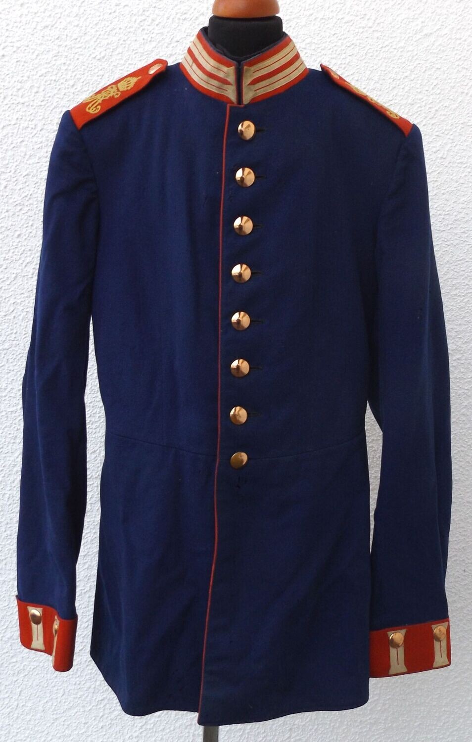 Württemberg: Waffenrock für einen Angehörigen der 2. Kompanie im Grenadier-Regiment „König Karl“ (5. Württembergisches) Nr. 123 Ulm mit Trägerfoto.