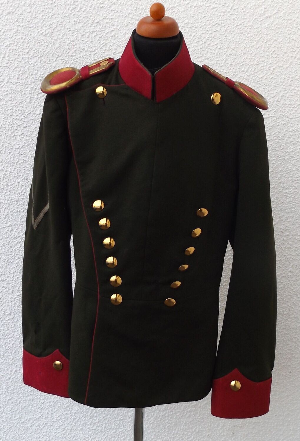 Bayern: Ulanka eines Angehörigen im Königlich Bayerischen 1. Ulanen-Regiment „Kaiser Wilhelm II., König von Preußen“, Bamberg, mit Epauletten und Fechtwinkel.