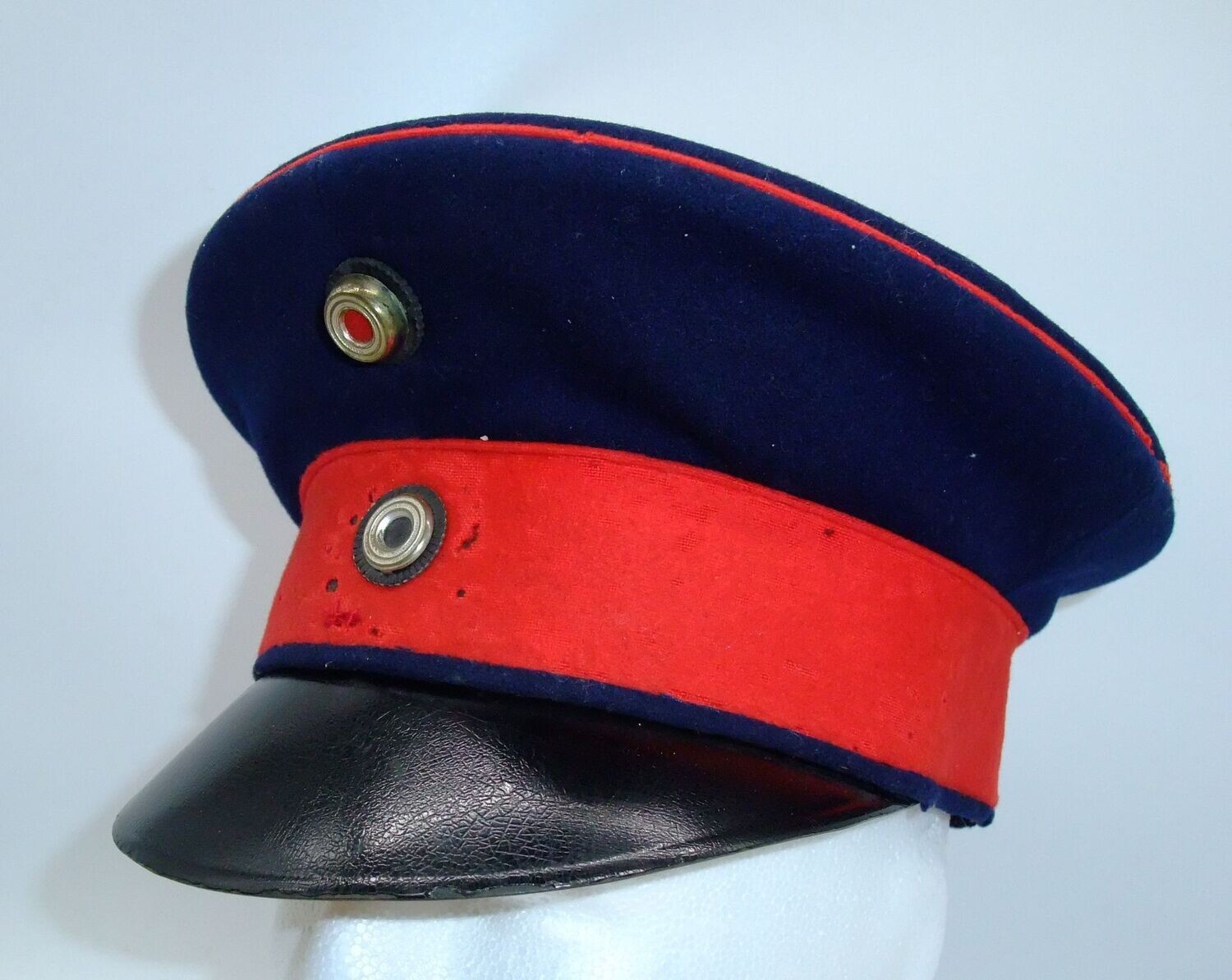 Preussen: Schirmmütze für einen Offizier im 2. Lothringischen Infanterie-Regiment Nr. 131, Lippstadt, mit Hersteller aus Lippstadt.