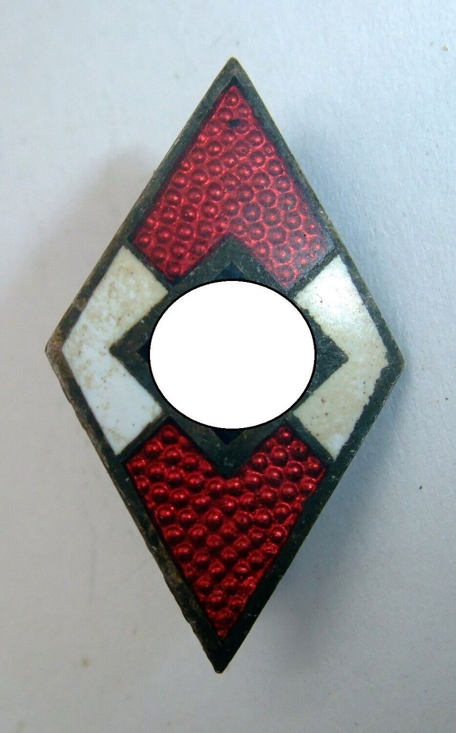 Hitlerjugend HJ Mitgliedsabzeichen mit Hersteller  RZM M 1/3 für die Firma Max Kremhelmer, München.