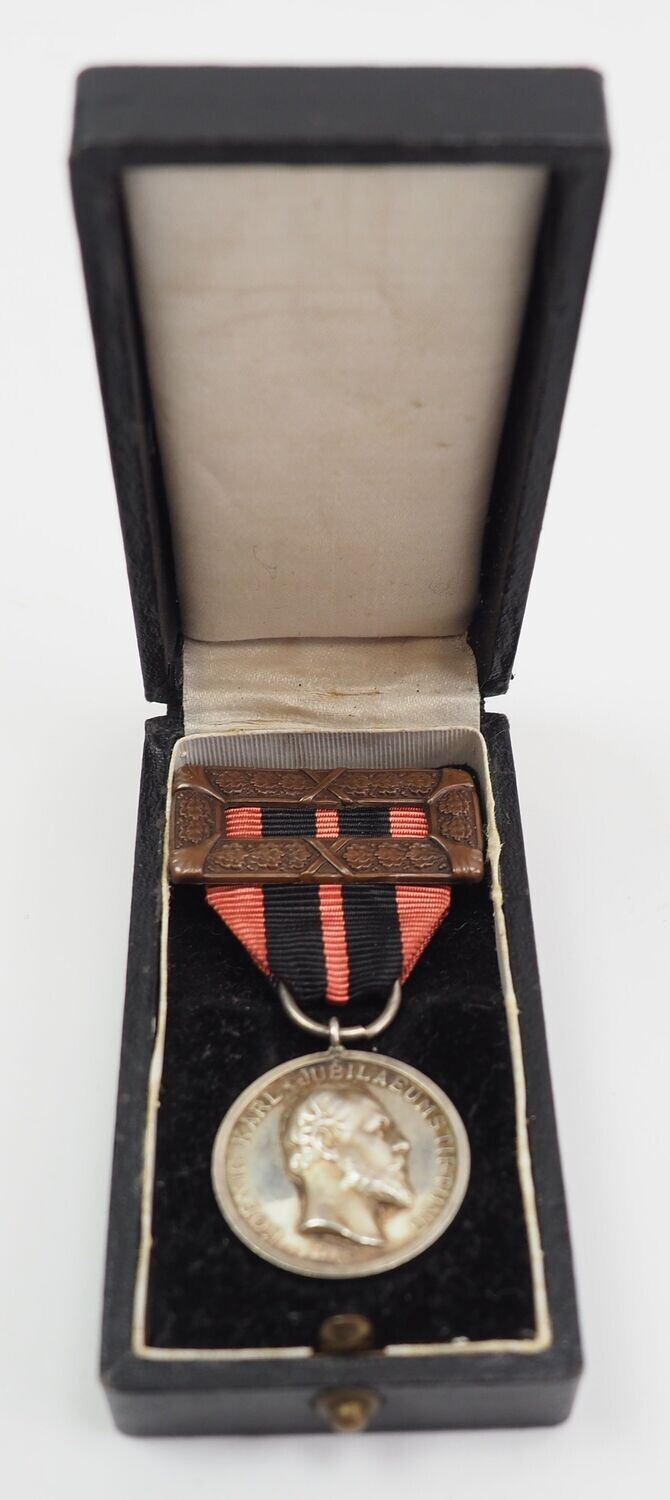 Württemberg: Medaille der König-Karl-Jubiläumsstiftung, an Einzelspange, im Etui.