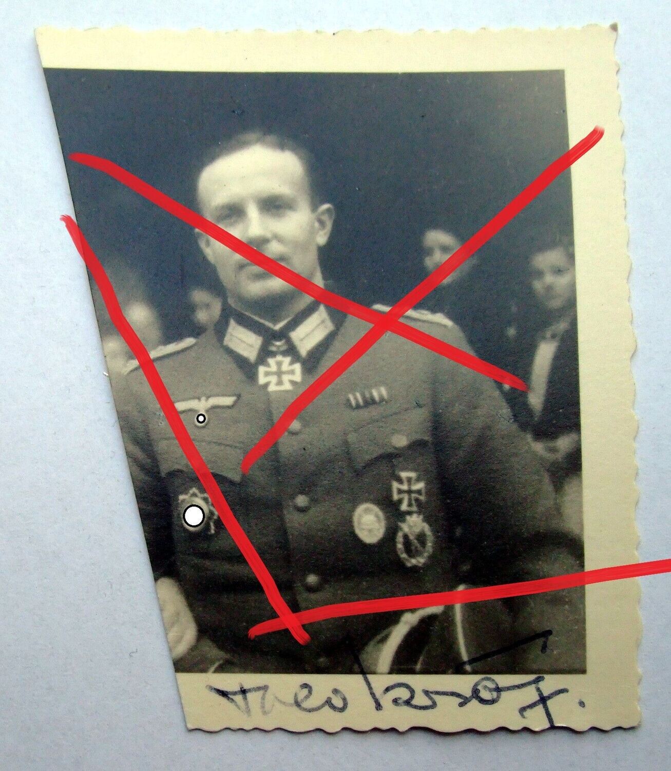 Wehrmacht: Portraitfoto Ritterkreuz-Träger Theo Kroj, Grenadier-Regiment 87, Ritterkreuz, Deutsches Kreuz in Gold etc., mit Unterschrift.