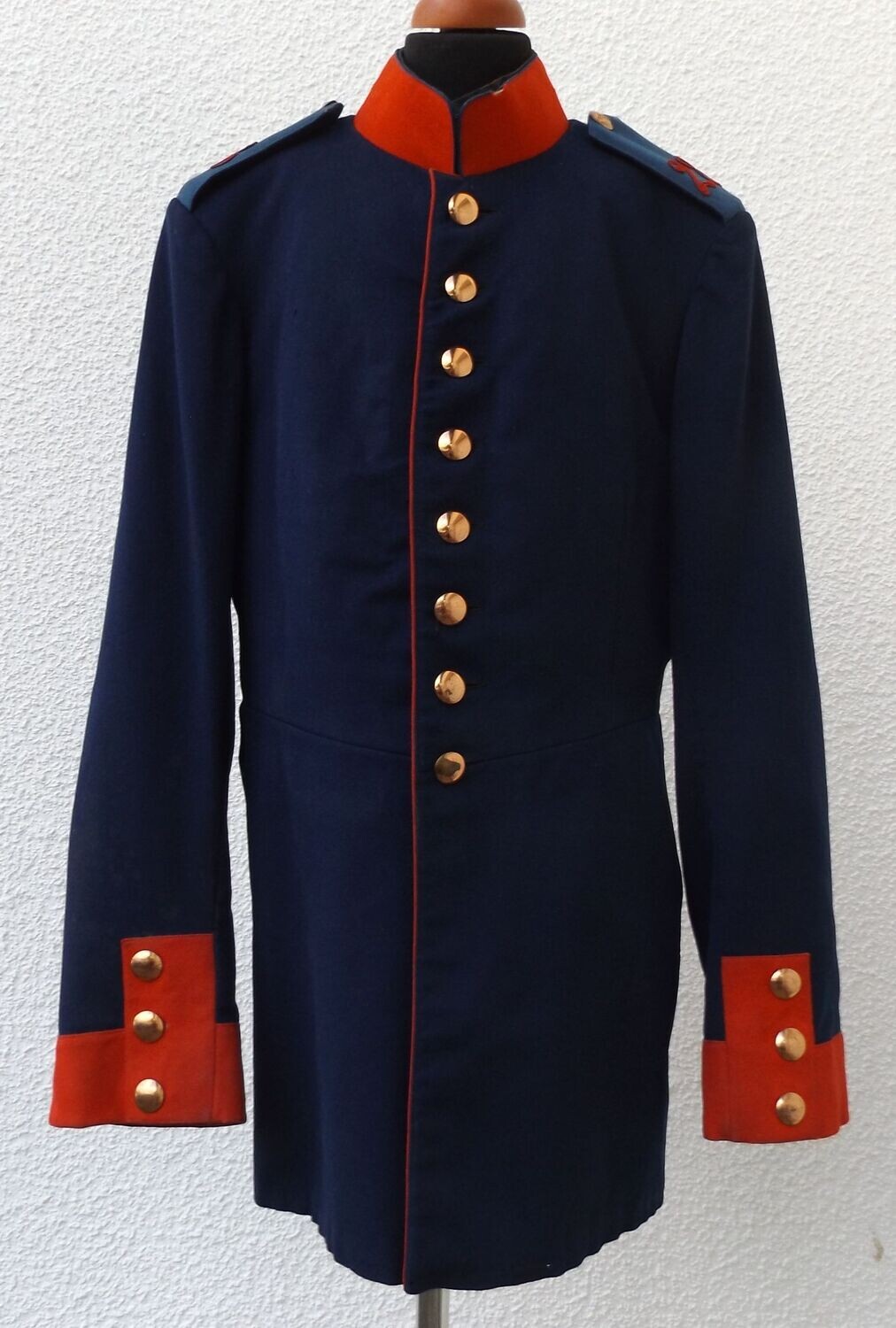 Preussen: Waffenrock eines Musketiers im Infanterie-Regiment „von Goeben“ (2. Rheinisches) Nr. 28, Koblenz, mit Kammerstempel und Trägeretikett.