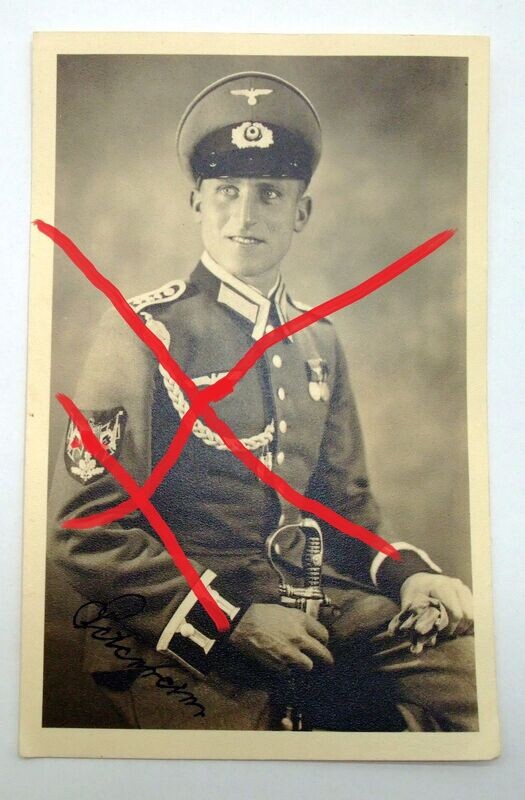 Wehrmacht: Portraitfoto Fahnenträger, Ärmelschild, Orden, Säbel.