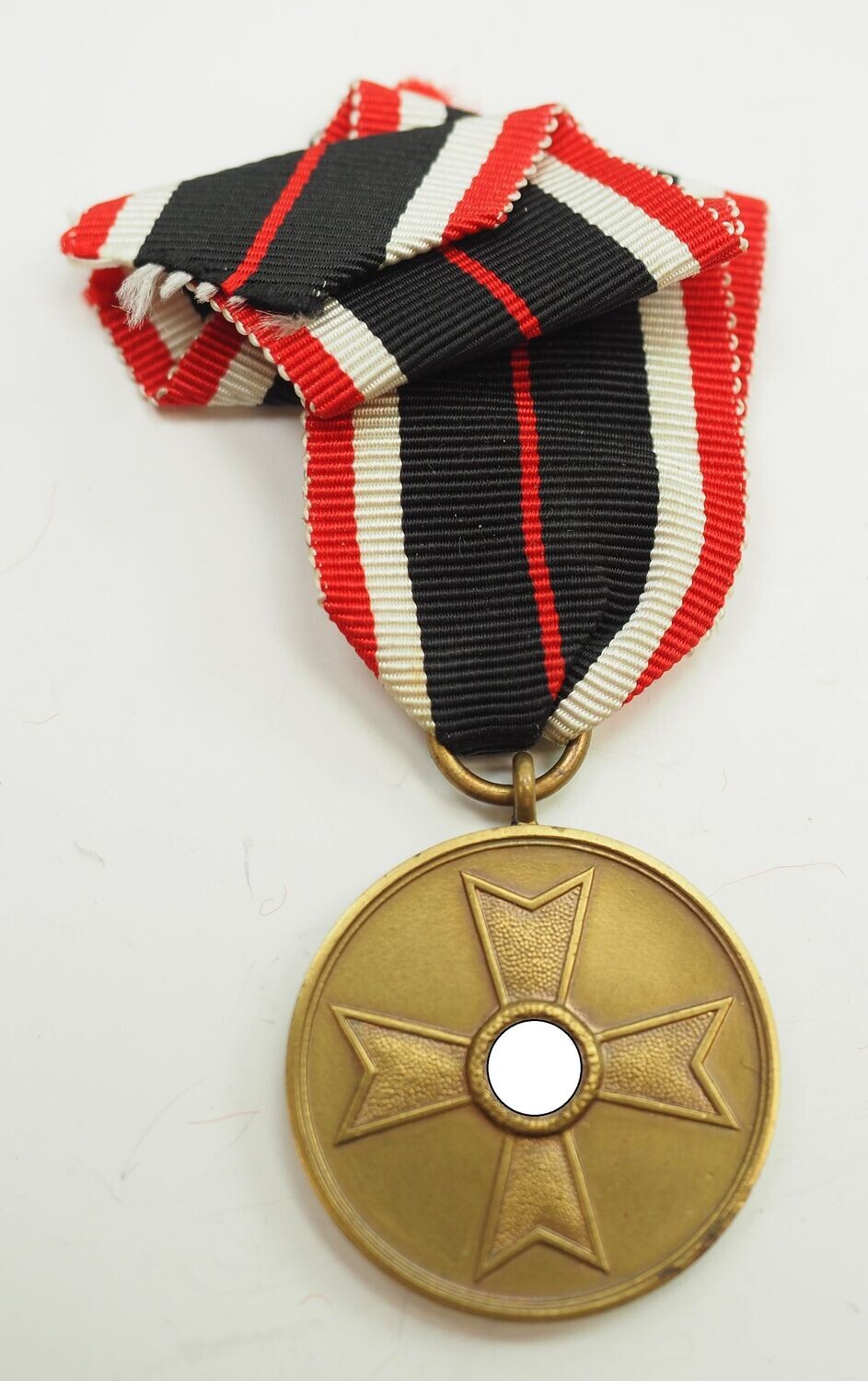 Medaille zum Kriegsverdienstkreuz, KVK, mit Band.