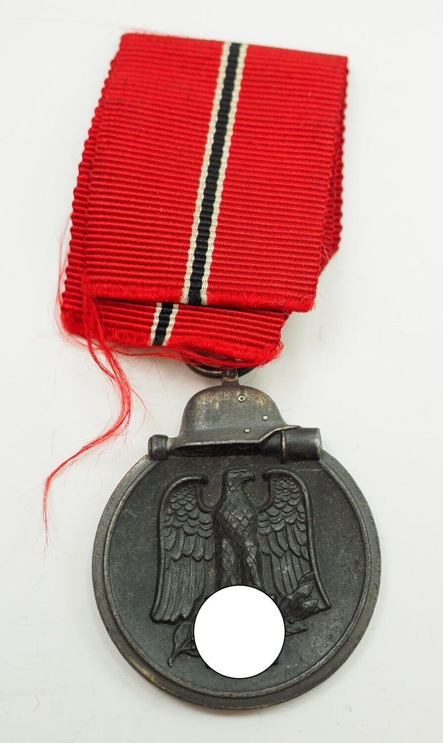 Wehrmacht: Medaille Winterschlacht im Osten, Ostmedaille, mit Hersteller 93 für die Firma Richard Simm & Söhne, Gablonz.