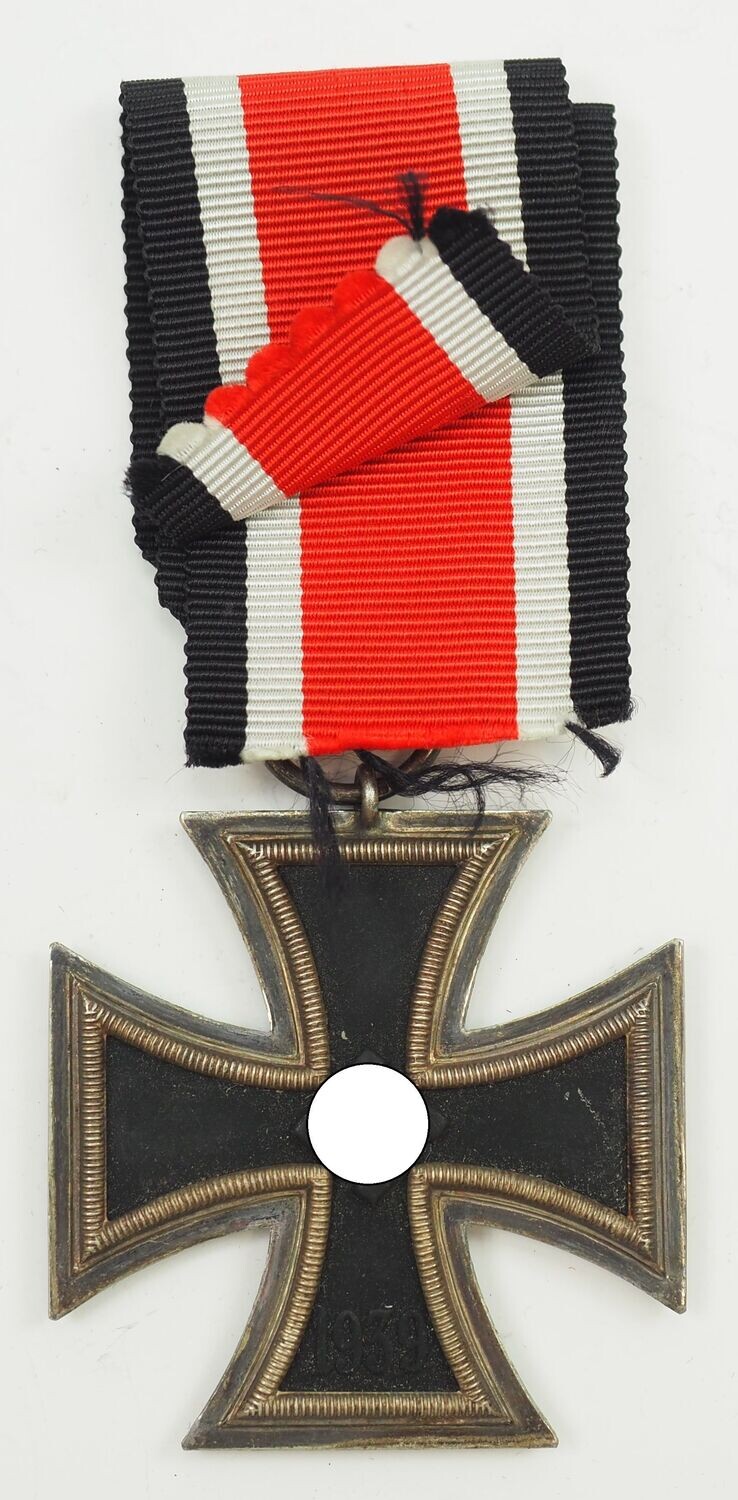 Eisernes Kreuz, EK 2. Klasse 1939, Hersteller 27 im Bandring für die Firma  Anton Schenkl Wien, volle Kernschwärzung, mit Band.