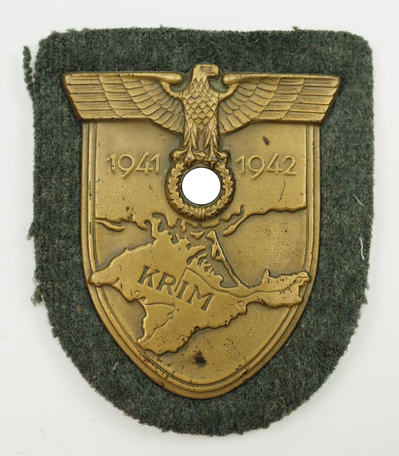 Wehrmacht: Krimschild auf Heeresstoff, mit Gegenplatte und Abdeckung.
