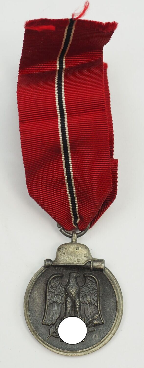 Wehrmacht: Medaille Winterschlacht im Osten, Ostmedaille, am Band.