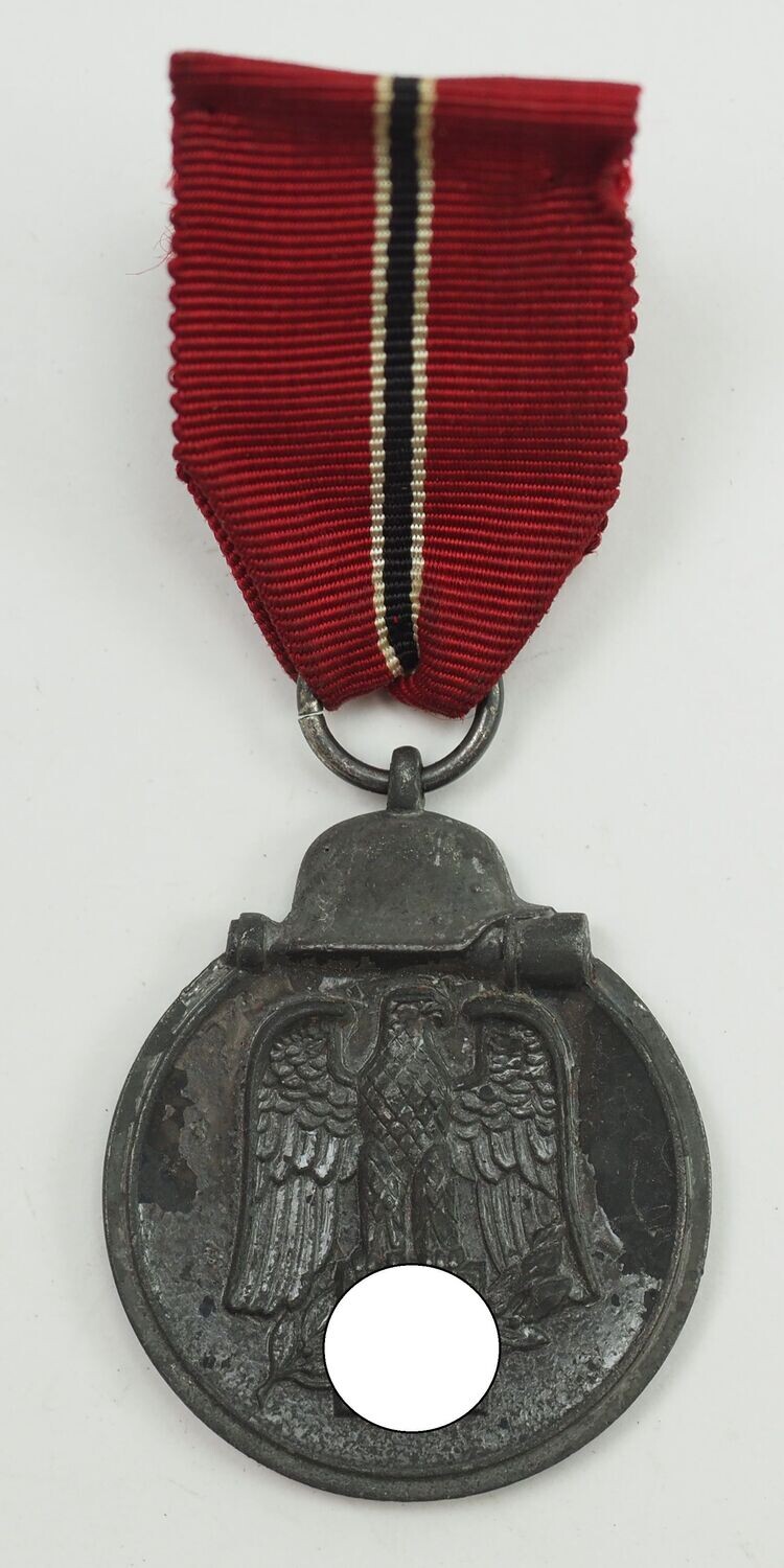 Wehrmacht: Medaille Winterschlacht im Osten, Ostmedaille, mit Hersteller 127 für die Firma Moritz Hausch AG, Pforzheim.