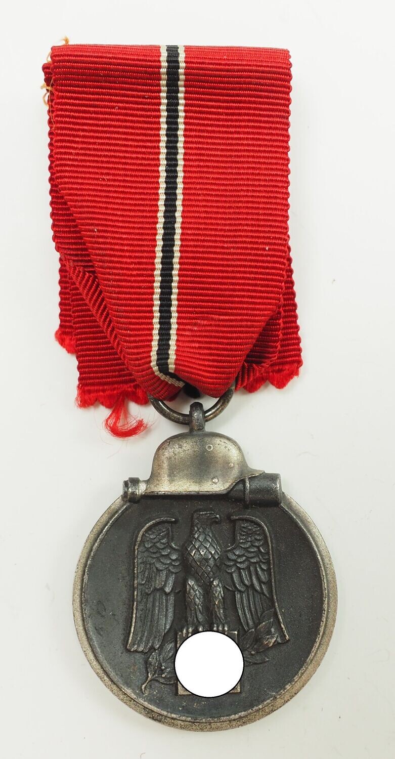 Wehrmacht: Medaille Winterschlacht im Osten, Ostmedaille, mit Hersteller 127 für die Firma Moritz Hausch AG, Pforzheim.