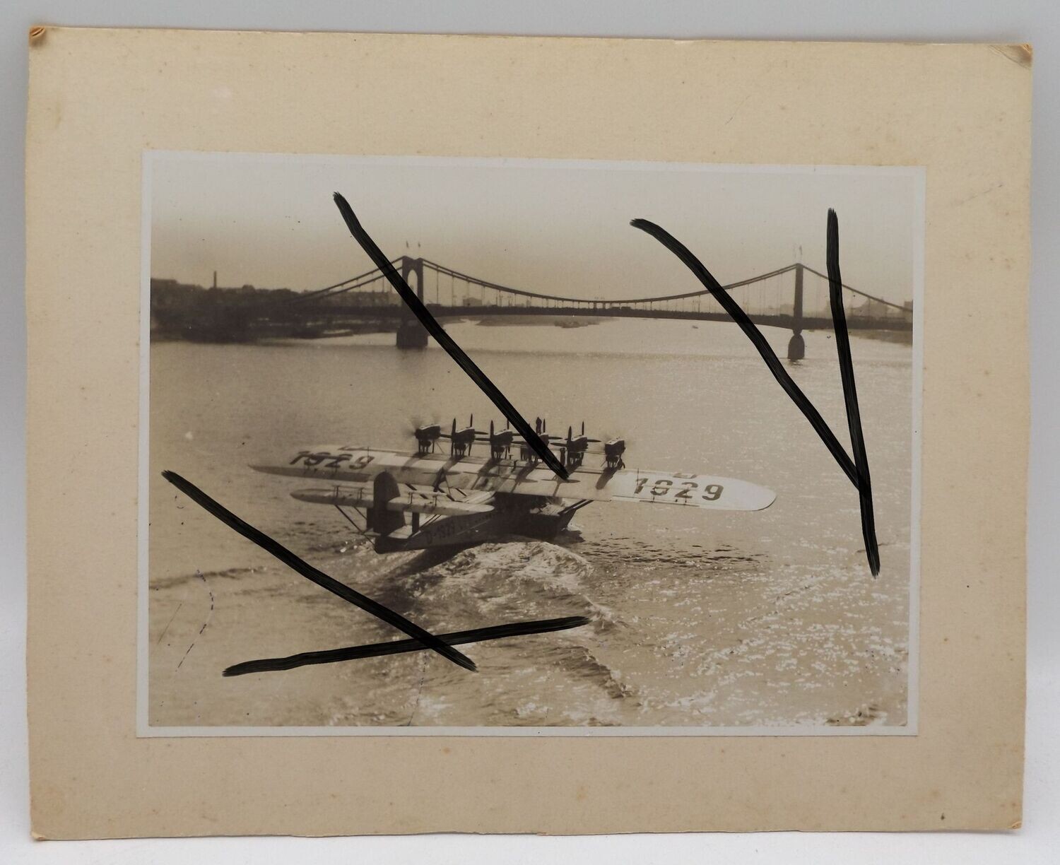 Großfoto Wasserflugzeug Dornier Do X, auf Pappe gezogen, Gesamtgröße ca. 30 x 24 cm.