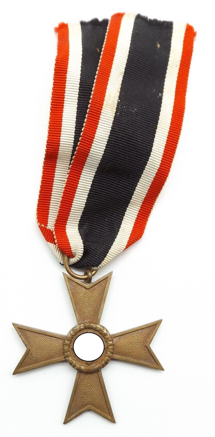 Kriegsverdienstkreuz KVK 2. Klasse ohne Schwerter, in Buntmetall, am Band.