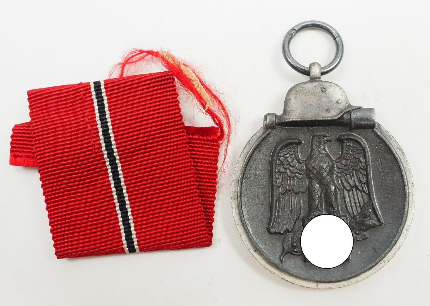 Wehrmacht: Medaille Winterschlacht im Osten, Ostmedaille, mit Hersteller 65 für die Firma Klein & Quenzer, Idar Oberstein.