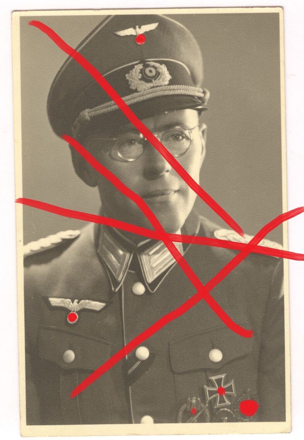 Wehrmacht: Portraitfoto Offizier mit Auszeichnungen EK1, Heeres-Flakabzeichen, 13,7 x 8,9 cm, C5.