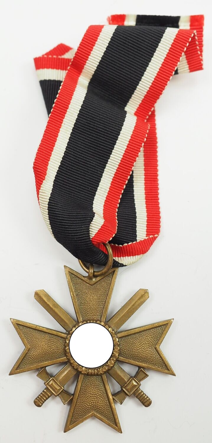 Kriegsverdienstkreuz KVK 2. Klasse mit Schwertern, Hersteller 101 für die Firma Rudolf Tamm, Gablonz, mit Band.