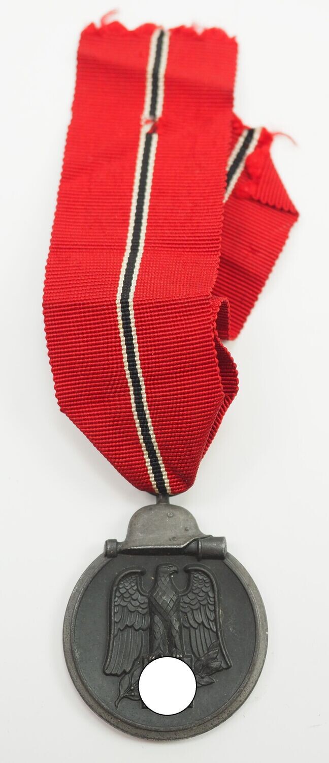 Wehrmacht: Medaille Winterschlacht im Osten, Ostmedaille, mit Hersteller 93 für die Firma Richard Simm & Söhne, Gablonz.