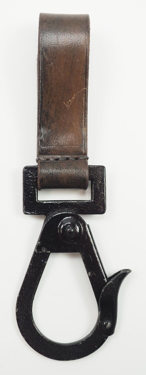 SS / Verfügungstruppe: Gürtelhaken / Karabiner für Pioniere und Nachrichtentruppen, Leder gestempelt SS 39/38 RZM.