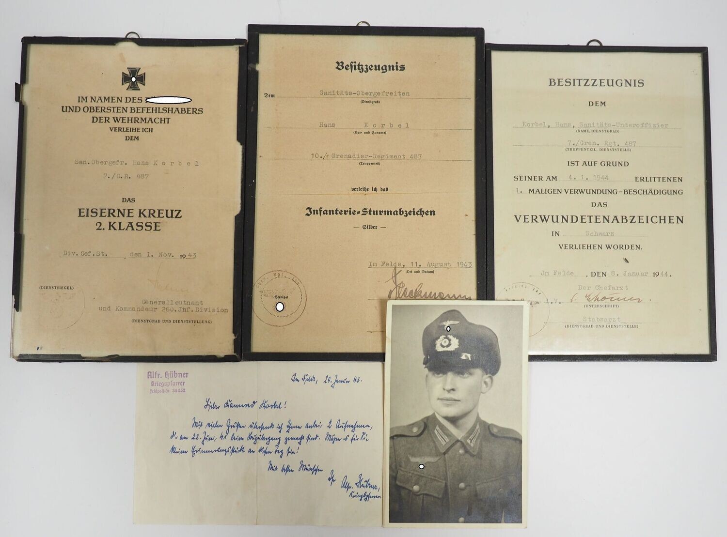 Wehrmacht: Urkundennachlass San-Uffz. im Grenadier-Regiment 487, EK2, OU Generalleutnant Walter Hahm, ISA, OU Oberstleutnant Wilhelm Bleckwenn, VWA Schwarz, Schreiben des Kriegspfarrers, Portraitfoto.