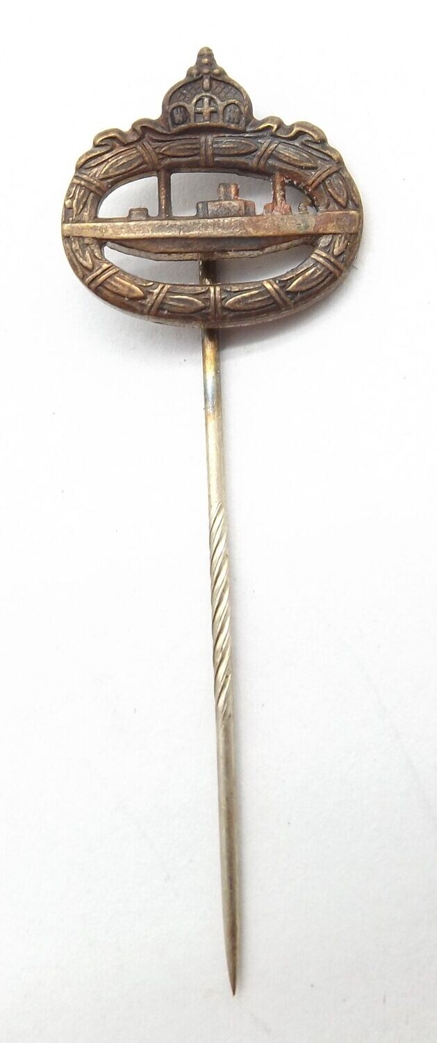 Deutsches Reich: Kaiserliches U-Boot Kriegsabzeichen, Miniatur an Nadel, Maße ca. 17 x 15,5 mm, Nadel wohl repariert.