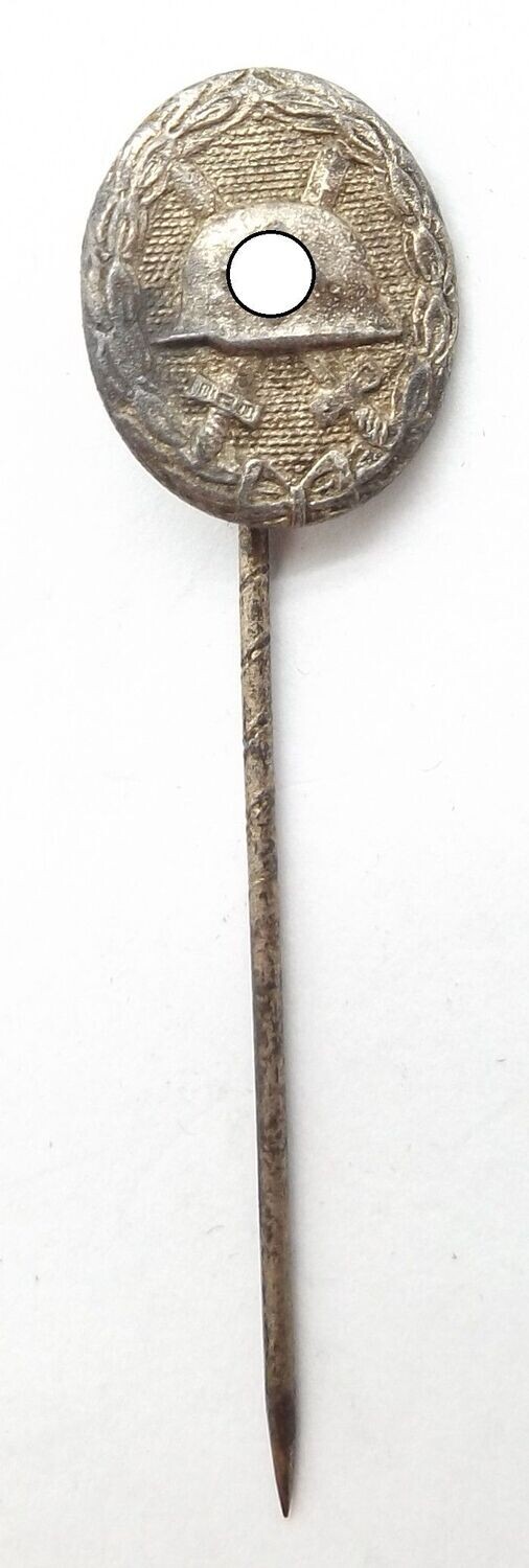 Verwundetenabzeichen in Silber 1939, Miniatur, Maße ca. 13 x 16 mm.